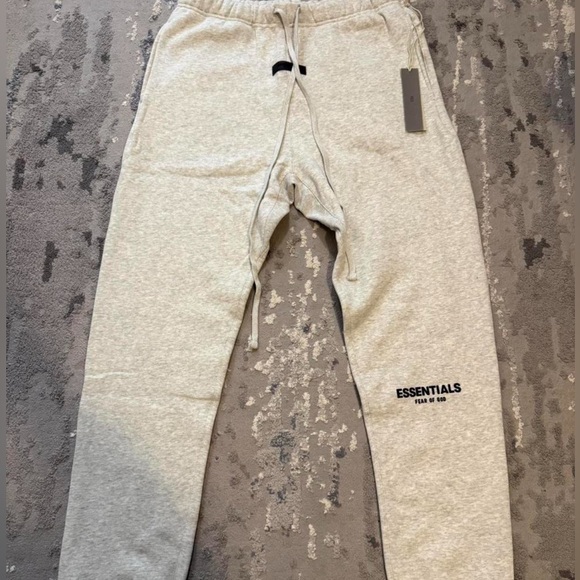 BRAND NEW Essentials Fear of God Cuffed Light Oatmeal Sweatpants (AUTHENTIC) - Picture 4 of 4
